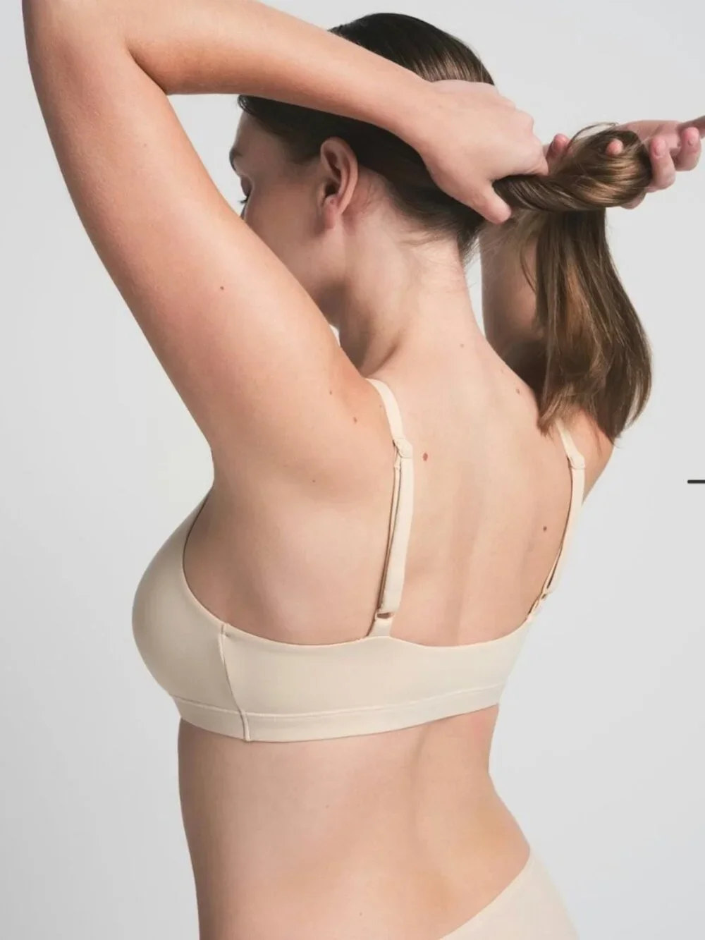 SKIMS Scoop Bralette in Sand 4X - Picture 5 of 5